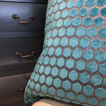 Load image into Gallery viewer, Beautiful Accent - Teal Cushions
